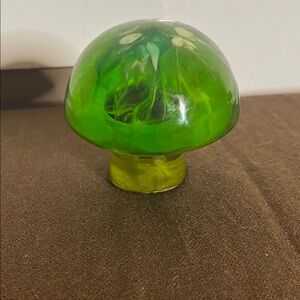 😄Vintage lucite mushroom paperweight resin